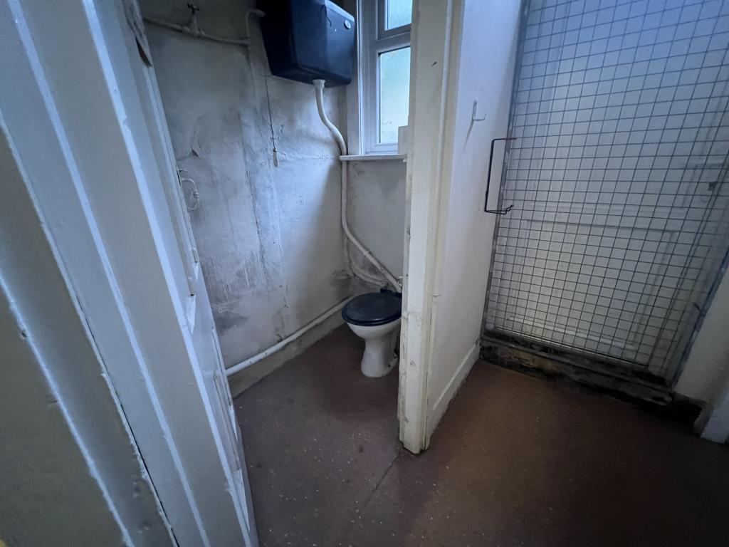 Lot: 119 - FORMER CHAPEL WITH POTENTIAL - Cloakroom 3